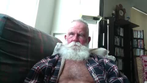Snapshot of beardbushy chatting on 09.15.25 beardbushy online show from 09.15.25
