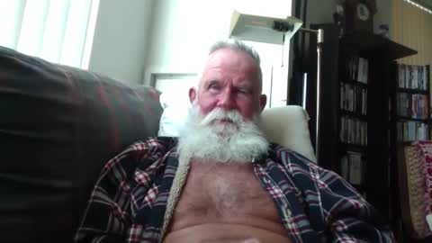 Snapshot of beardbushy chatting on 09.19.25 beardbushy online show from 09.19.25