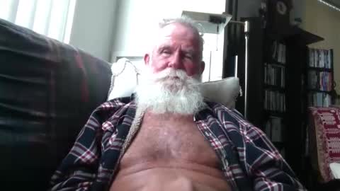 Snapshot of beardbushy chatting on 10.12.25 beardbushy online show from 10.12.25