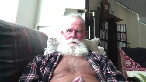 Snapshot of beardbushy chatting on 10.20.25 beardbushy online show from 10.20.25