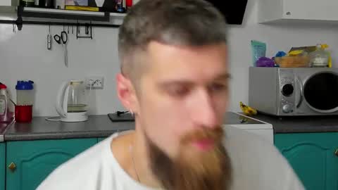 Snapshot of bearded_legend chatting on 10.19.25 Zeus online show from 10.19.25