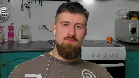 Snapshot of bearded_legend chatting on 11.05.25 Zeus online show from 11.05.25