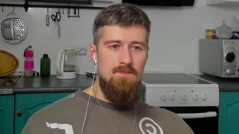 Snapshot of bearded_legend chatting on 11.12.25 Zeus online show from 11.12.25