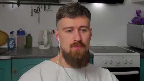 Snapshot of bearded_legend chatting on 11.16.25 Zeus online show from 11.16.25