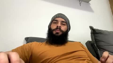 Snapshot of beardmax chatting on 02.15.26 Min online show from 02.15.26