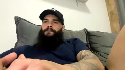 Snapshot of beardmax chatting on 02.19.26 Min online show from 02.19.26