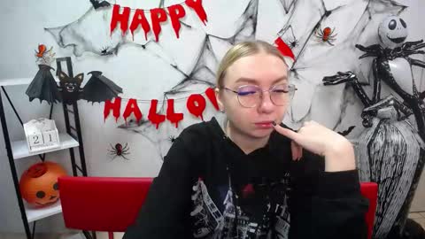 Snapshot of beatriceflyy chatting on 10.22.25 BeatriceFlyy online show from 10.22.25