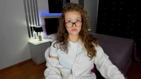 BeatriceWild online show from 10.12.25