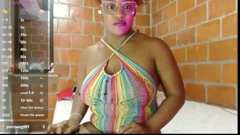 Snapshot of beatziedreams chatting on 10.21.25 Beatzie online show from 10.21.25