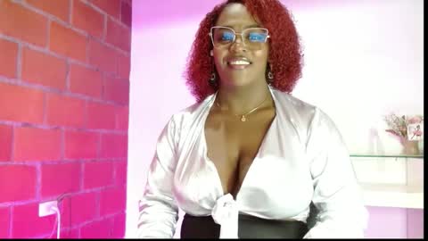 Snapshot of beatziedreams chatting on 11.24.25 Beatzie online show from 11.24.25