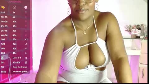 Snapshot of beatziedreams chatting on 12.01.25 Beatzie online show from 12.01.25