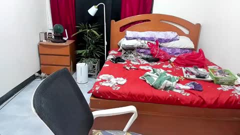 Queen Angela online show from 01.01.25