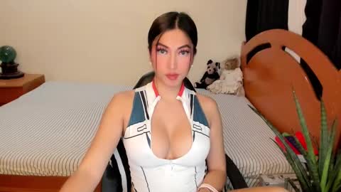 Queen Angela online show from 09.18.25