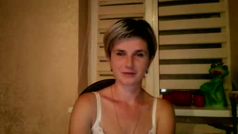 Snapshot of beautyksenia chatting on 09.25.25 BeautyKsenia online show from 09.25.25