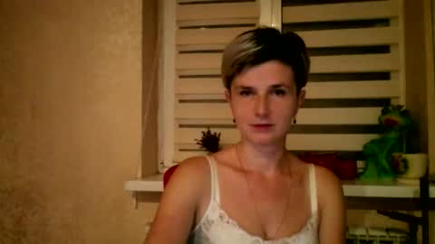 Snapshot of beautyksenia chatting on 10.15.25 BeautyKsenia online show from 10.15.25