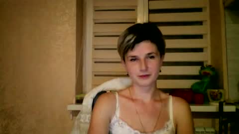 Snapshot of beautyksenia chatting on 11.24.25 BeautyKsenia online show from 11.24.25
