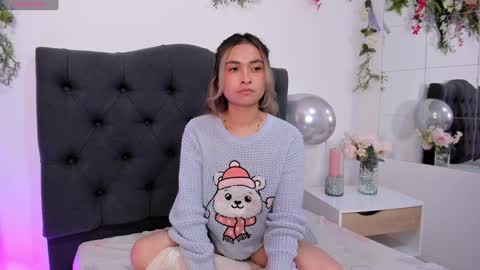 Snapshot of beccamilanni chatting on 12.19.24 beccamilanni online show from 12.19.24