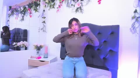 Snapshot of beccamilanni chatting on 02.18.25 beccamilanni online show from 02.18.25