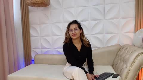 Snapshot of beccamilanni chatting on 03.05.25 beccamilanni online show from 03.05.25