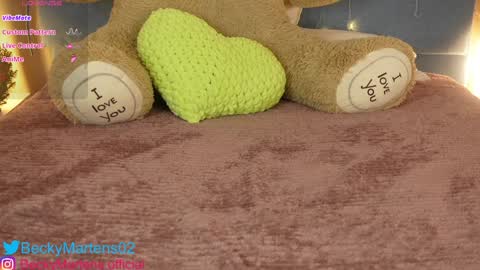 BeckyMartens come join me on    while im offline here  online show from 12.18.24