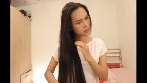 Snapshot of bee_thai chatting on 01.25.25 bee_thai online show from 01.25.25