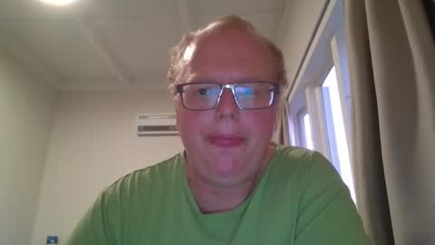 Snapshot of beentomars chatting on 10.19.25 beentomars online show from 10.19.25