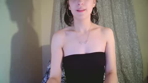 Snapshot of beezlebabee chatting on 10.29.25 Mia online show from 10.29.25