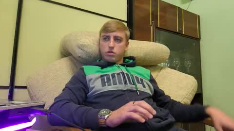 Snapshot of behindclosedeyes chatting on 10.28.25 Igor online show from 10.28.25