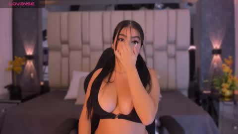 Snapshot of bela_cox chatting on 09.26.25 Bela online show from 09.26.25