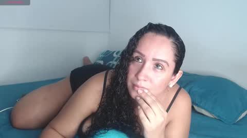 Snapshot of bela_hadid05 chatting on 11.02.25 hadid online show from 11.02.25