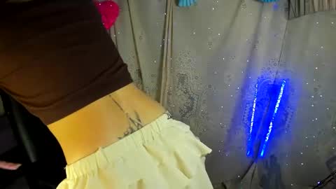 Snapshot of belinda_luna_ chatting on 02.21.25 modelo independiente online show from 02.21.25