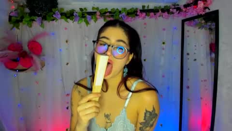 Snapshot of belinda_luna_ chatting on 10.01.25 modelo independiente online show from 10.01.25
