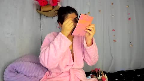 Snapshot of belinda_luna_ chatting on 10.13.25 modelo independiente online show from 10.13.25