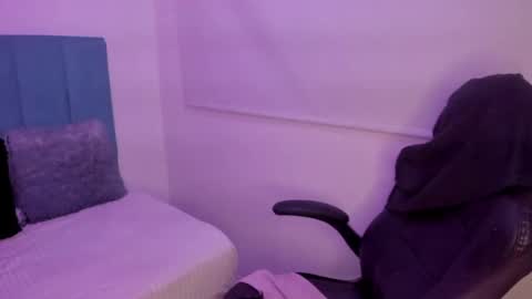 Bella online show from 09.26.25