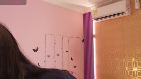 bella19   online show from 10.30.25