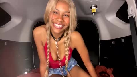 bella19sua online show from 10.25.25