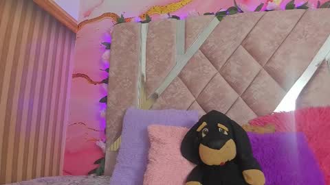 Snapshot of bella__sweets chatting on 02.28.26 Melanie online show from 02.28.26