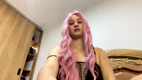 Snapshot of bella__w chatting on 10.24.25 Zia online show from 10.24.25