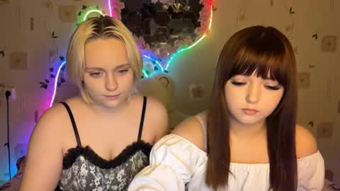 bella_and_alice online show from 10.10.25
