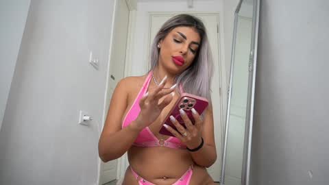 Emma  Bella online show from 09.25.25