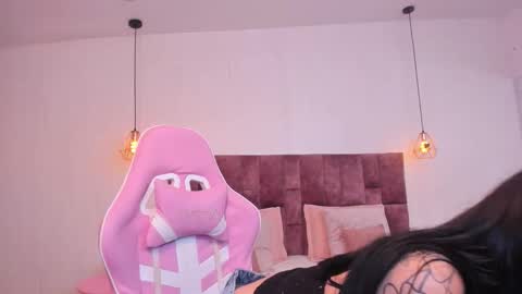 Snapshot of bella_clarck chatting on 10.31.25 BELLA CLARCK online show from 10.31.25