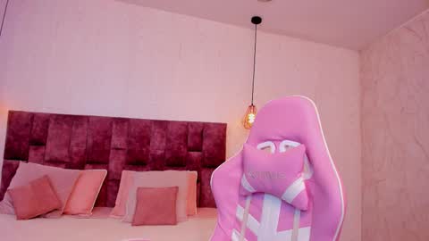 Snapshot of bella_clarck chatting on 11.14.25 BELLA CLARCK online show from 11.14.25