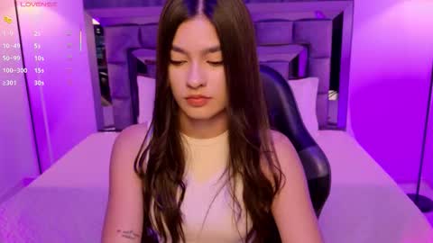 Snapshot of bella_clark2 chatting on 10.30.25 Bella online show from 10.30.25