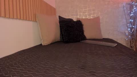 Dessi  online show from 01.04.25