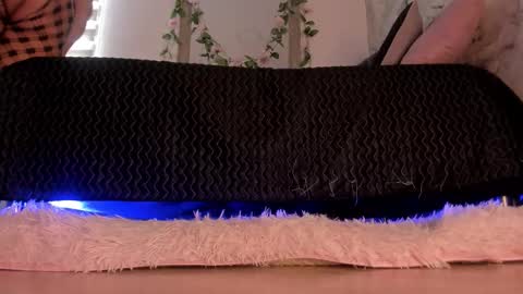 Dessi  online show from 10.13.25