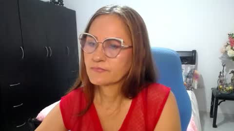 Snapshot of bella_ghisell chatting on 06.20.26 Bella online show from 06.20.26
