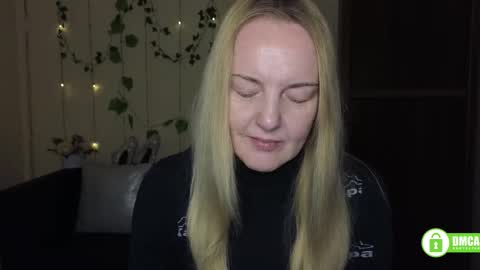 Snapshot of bella_hadatt chatting on 02.27.26 Bella online show from 02.27.26