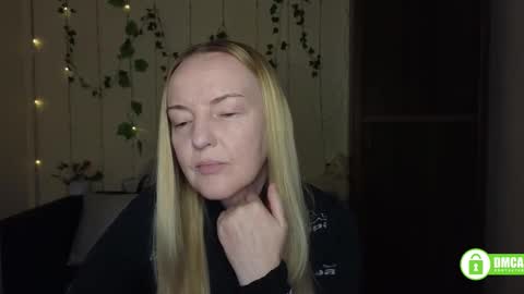 Snapshot of bella_hadatt chatting on 03.03.26 Bella online show from 03.03.26