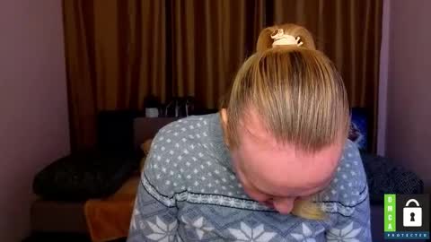 Snapshot of bella_hadatt chatting on 03.05.26 Bella online show from 03.05.26