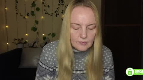 Snapshot of bella_hadatt chatting on 03.09.26 Bella online show from 03.09.26